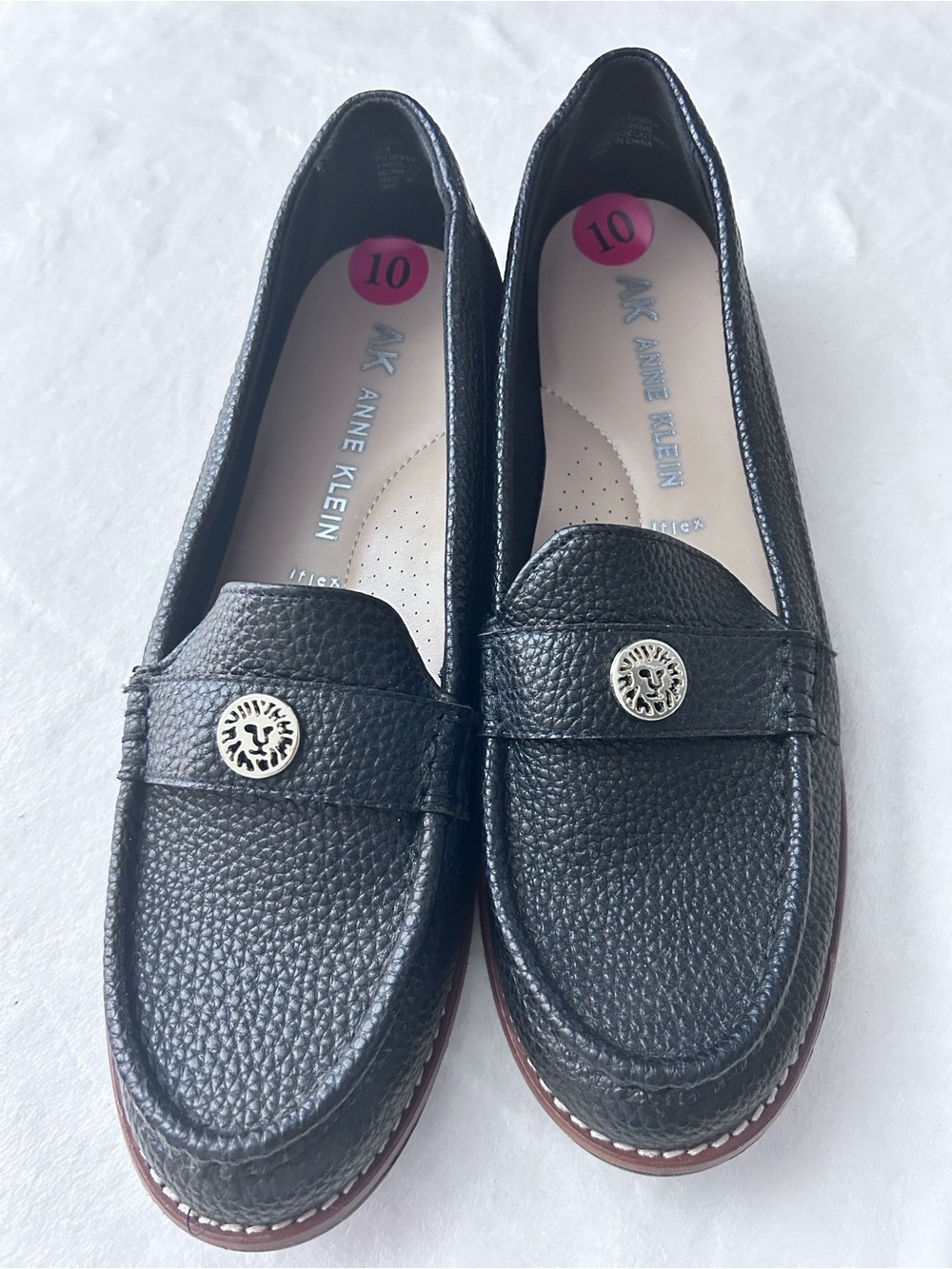 Anne Klein Women’s Black Pebbled Loafers with Silver Medallion Size 10 - Picture 1 of 9
